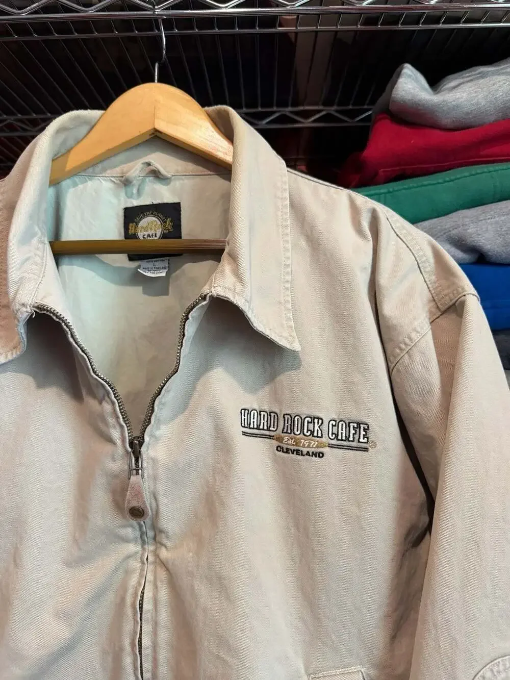 Hard Rock Cafe Cleveland Embroidered Logo Beige Canvas Zip Workwear Jacket Large